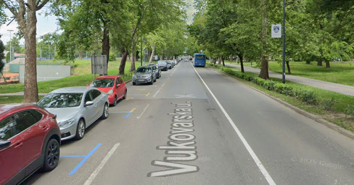 U Slavonskom Brodu usred noći potpuno izgorio auto