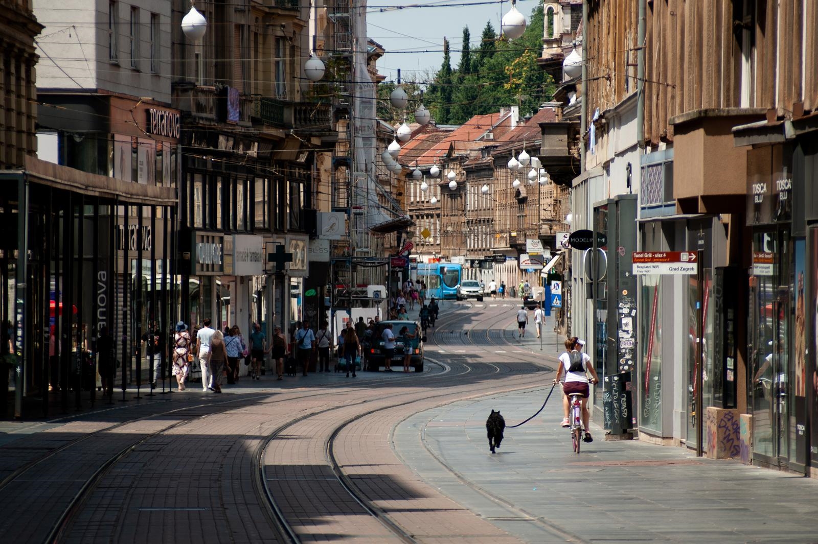U Zagrebu je toliko vruće da je centar grada skoro sasvim prazan