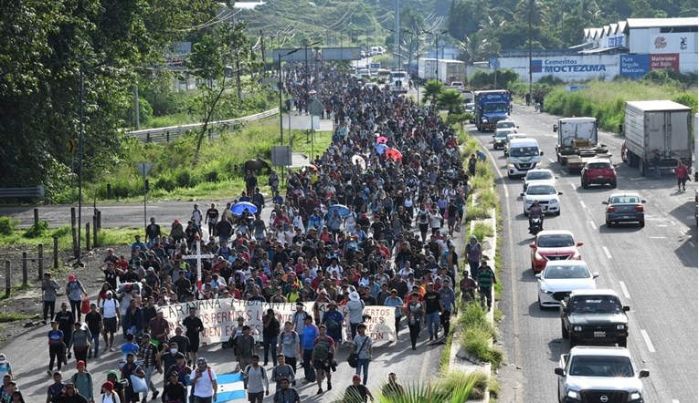 Ogromna migrantska karavana krenula s juga Meksika prema SAD-u
