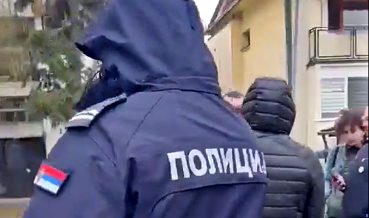 Napadači na jednog od vođa srpske oporbe se zaključali u prostorije Vučićeve stranke