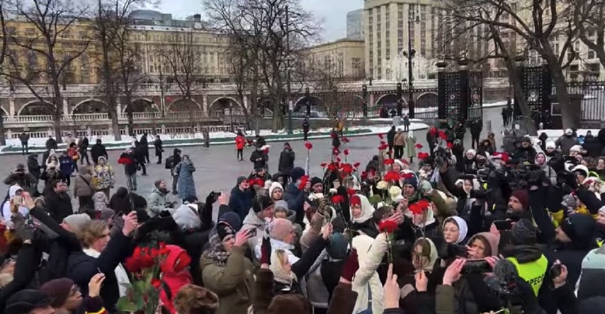 Policija uhitila novinare na prosvjedu supruga ruskih vojnika u Moskvi
