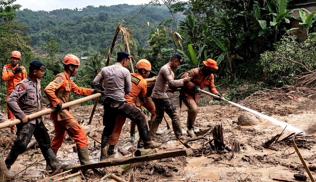 U klizištima u Indoneziji poginulo 11 ljudi