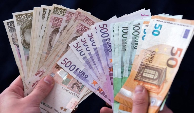 Bugarin u Istri prevario Nijemca, za 1000 € dao mu par stotina kn i nešto rubalja