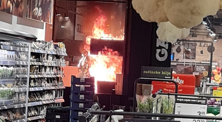 Zbog požara evakuiran Konzum u Zagrebu: "Plamen je bio do stropa"