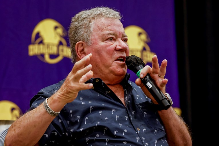 William Shatner proslavio 95. rođendan i otkrio da još puši: "Ne bacajte dobru cigaru"