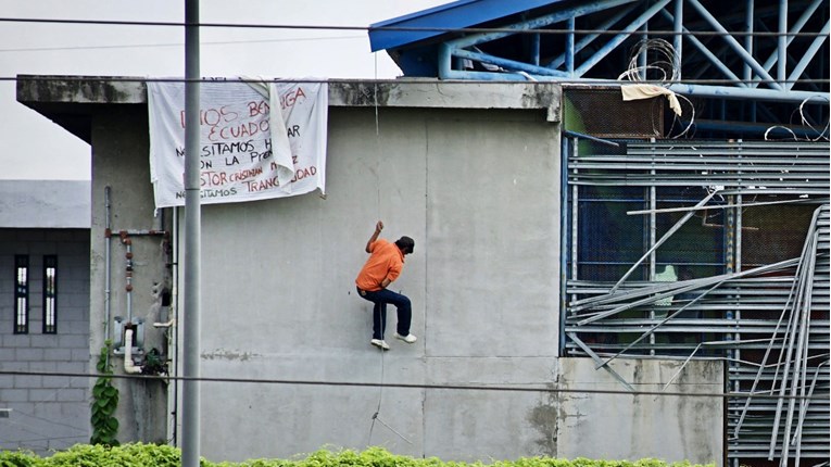 Raste broj mrtvih u sukobima u ekvadorskom zatvoru, šestorici odrubljene glave