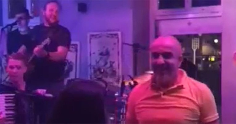 VIDEO Bruno Marić pjeva i pleše na stihove Dinamove pjesme