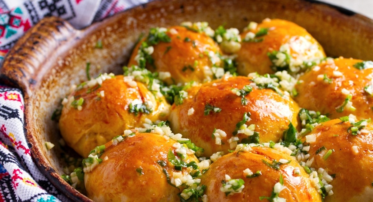 Mirisna peciva s češnjakom koja će uljepšati i najtmurniji dan, imamo hit recepte