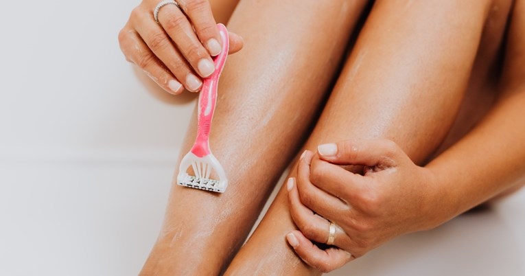 Zašto su žene uopće počele brijati noge?