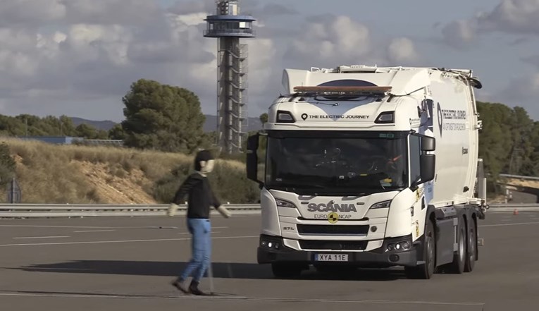 Kamioni također idu na Euro NCAP sigurnosni test. Električna Scania položila ispit