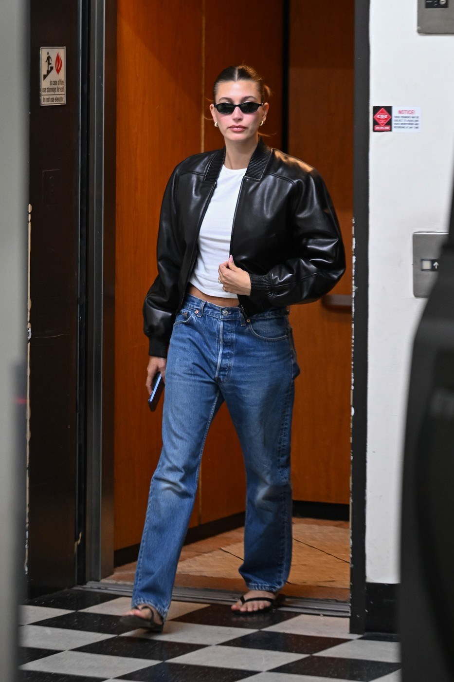 Hailey Bieber nosi traperice kakve pristaju svima