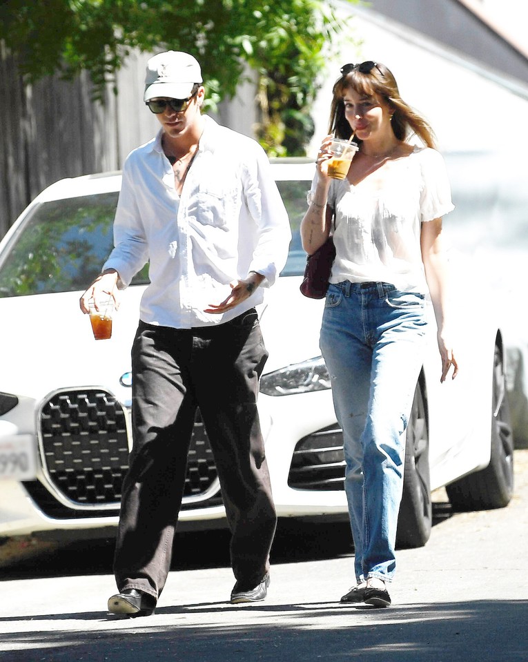 Dakota Johnson ponovno je singl