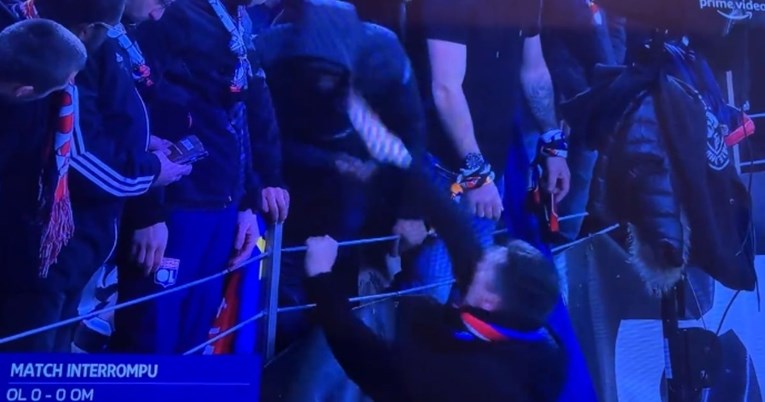 VIDEO Vođa Lyonovih navijača lupio šamar huliganu koji je bocom pogodio Payeta