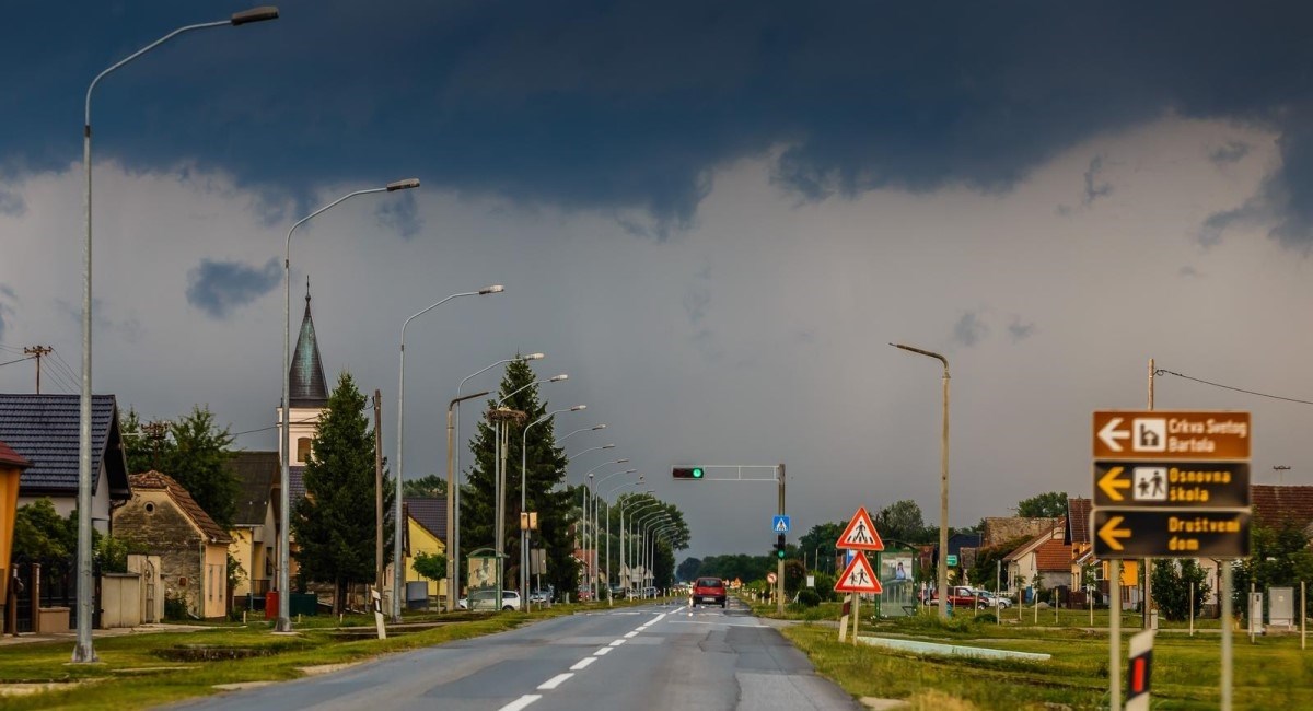 Najavljeno Grmljavinsko Nevrijeme U Slavoniji, Očekuju Se Tuča I Olujni ...