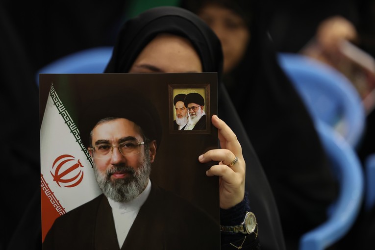 Iranski vođa: Zemlje Bliskog istoka više neće štititi američke baze