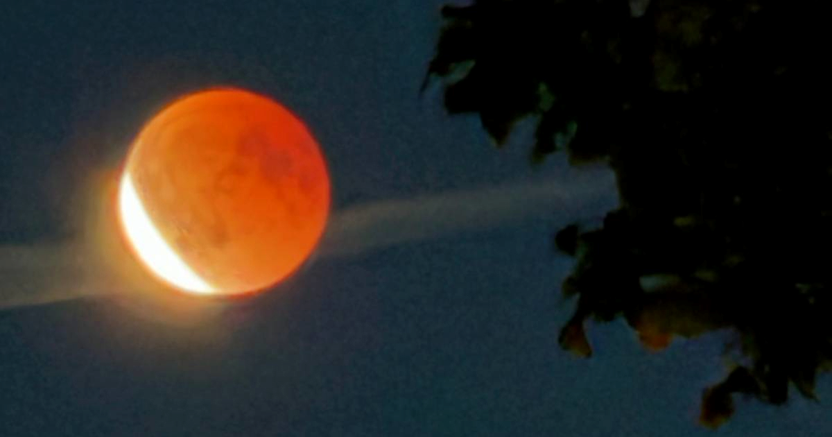 VELIKA GALERIJA "Krvavi Mjesec" - nebeski spektakl koji se neće ponoviti do 2029.