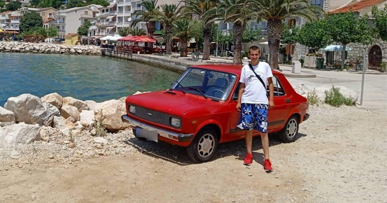 Mladić iz Kaknja Stojadinom stigao na more i objavio fotke: "Zastavom po Hrvatskoj"