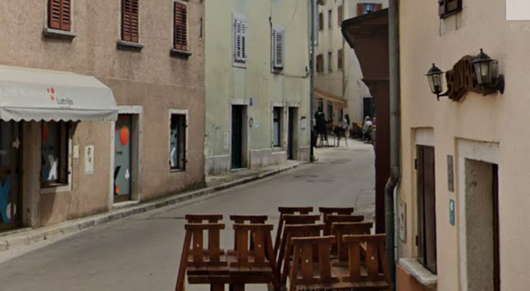 Muškarac (64) u Pazinu pao niz stepenice i preminuo