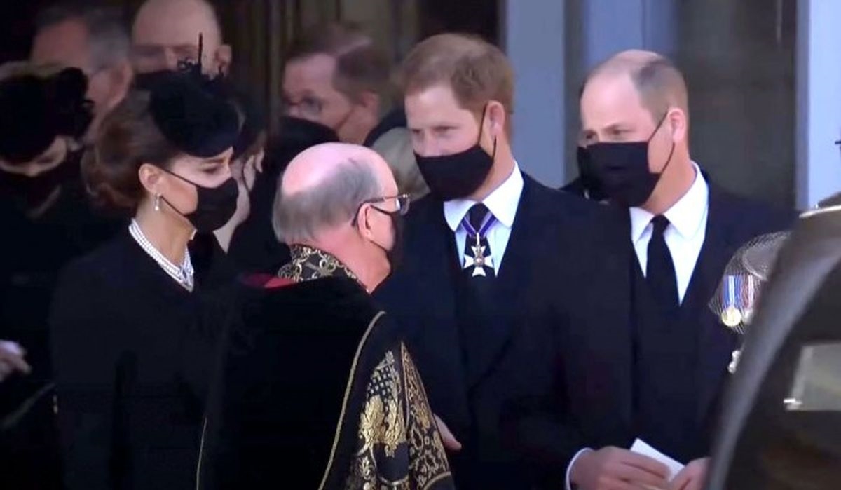 Harry, William i Kate se sreli na izlasku iz crkve, pogledajte kako su se ponašali