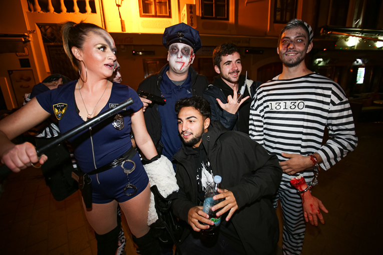 Steve Jobs, zločesta policajka... Svašta smo zatekli na Noć vještica u Zagrebu