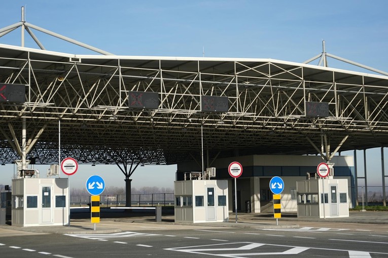 Policija BiH u kamionu s drvima policija našla 38 migranata. Htjeli su ući u Hrvatsku