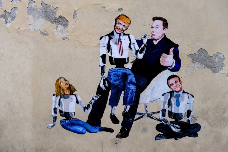 U Rimu osvanuo mural koji prikazuje Elona Muska kao lutkara koji kontrolira Trumpa