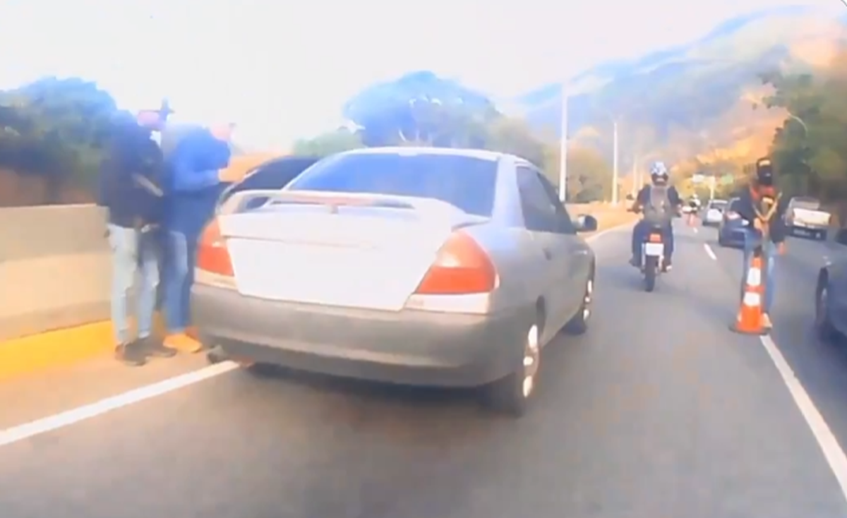 Strah u Caracasu, maskirani muškarci hvataju ljude po ulicama. Šire se snimke