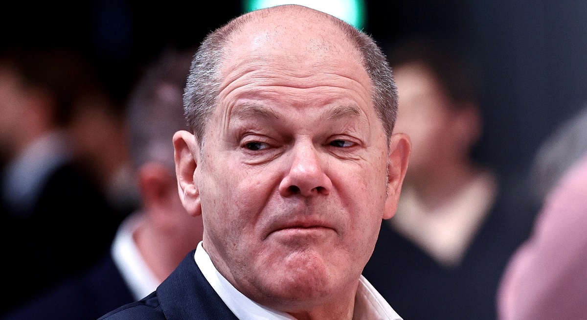 Kancelar Scholz ima koronu