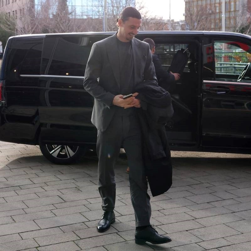 FOTO Ibrahimović stigao u Zagreb. Čuvali ga zaštitari, fotografirao se s fanovima