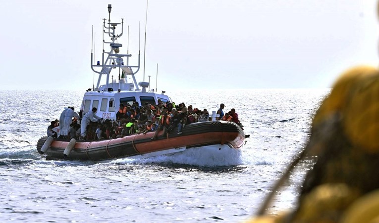 Njemačka pomaže pri spašavanju migranata u moru. Italija: Takvo ponašanje nam šteti