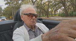 107-godišnji djed rado vozi 99-godišnju zaručnicu u svom kabrioletu