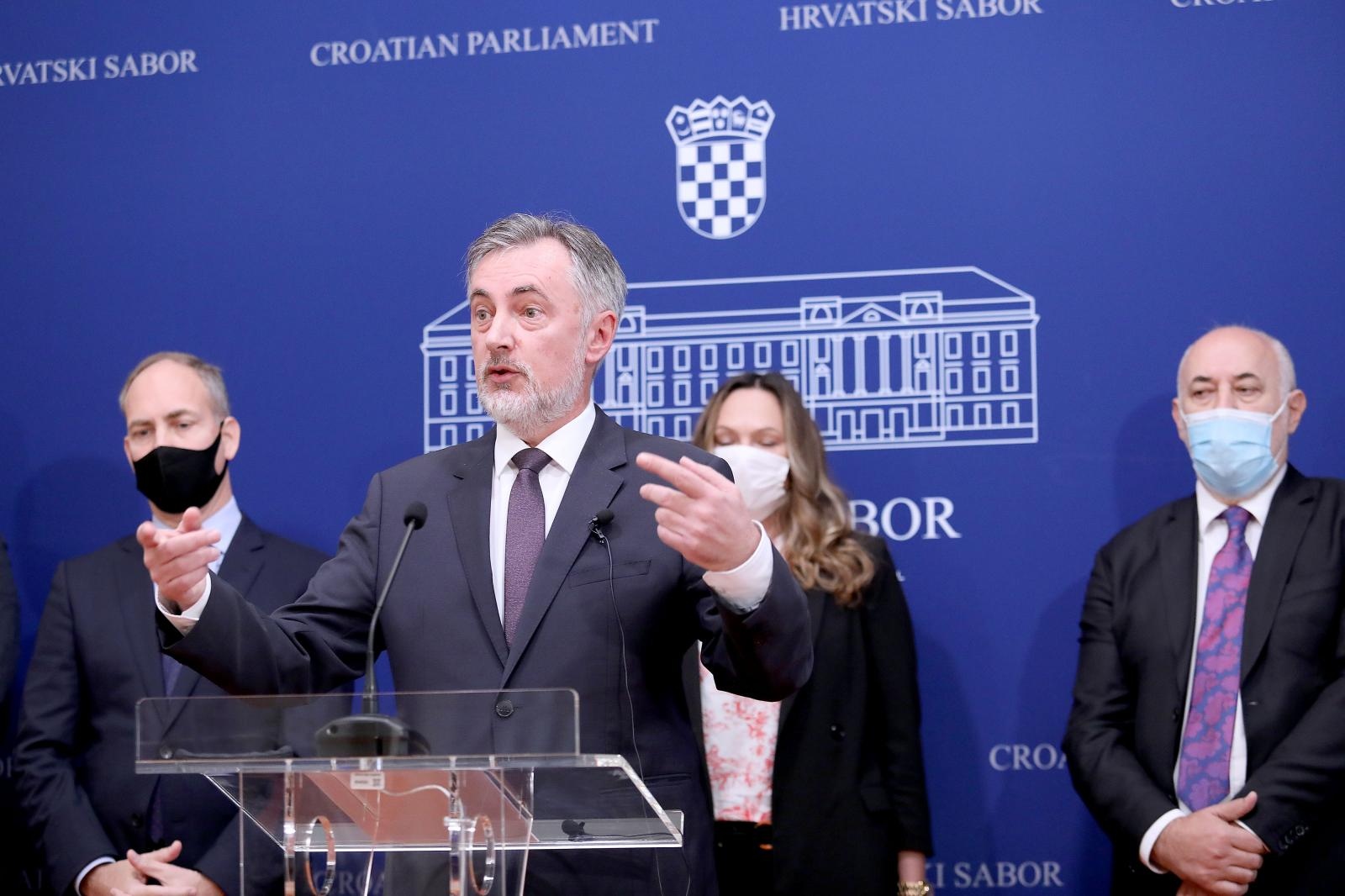 Škoro: Vladajuća "trgovačka koalicija" eutanazira povijesne činjenice