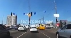 VIDEO Projektil u Kijevu pada na krcatu cestu