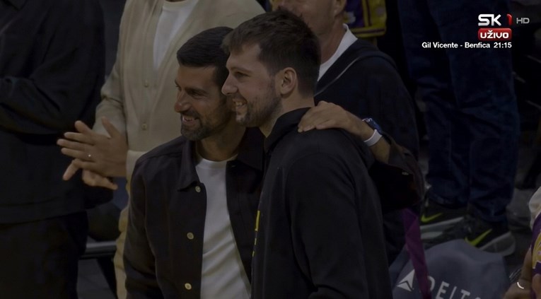 VIDEO Đoković gledao Lakerse. Dončić i LeBron pohitali slikati se s njim