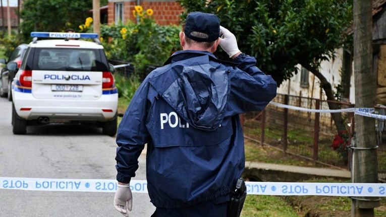 Na sestrinom rođendanu uzeo nož i prijetio da će zaklati nju, još jednu sestru i mamu