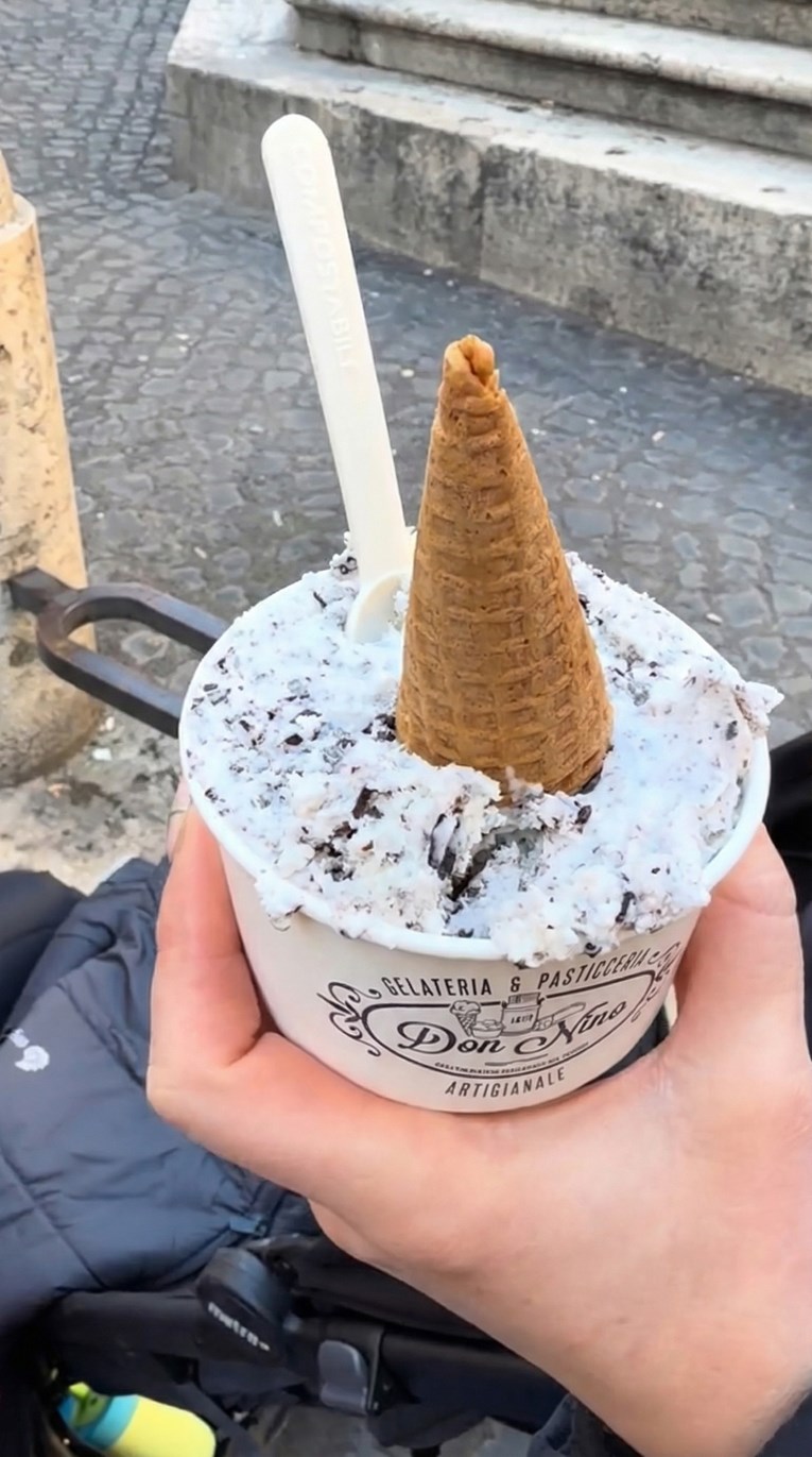 Turist u Rimu nasjeo na prevaru sa sladoledom, ljudi: "Najstariji trik na svijetu"