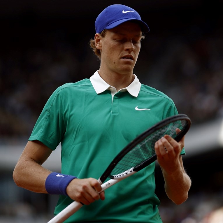 Sinner u tri seta pobijedio Đokovića i ušao u finale Roland Garrosa