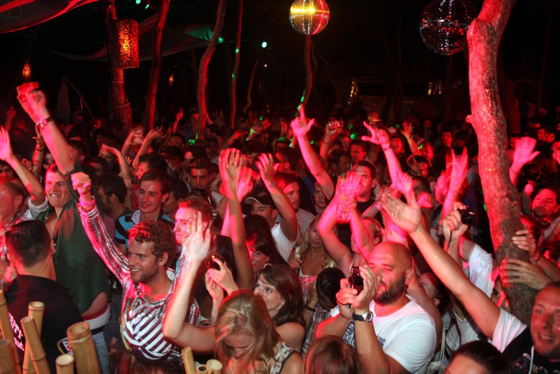 Hvarski Carpe Diem opet radi kao noćni klub iako nema dozvolu?