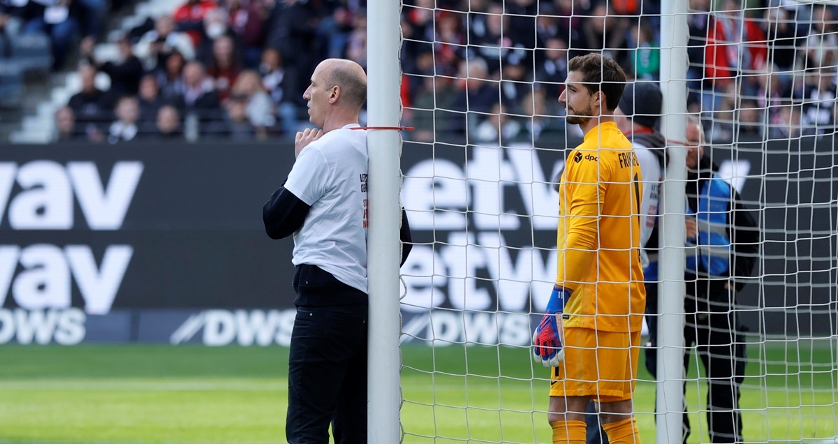 Navijači se vezali za stative u Bundesligi