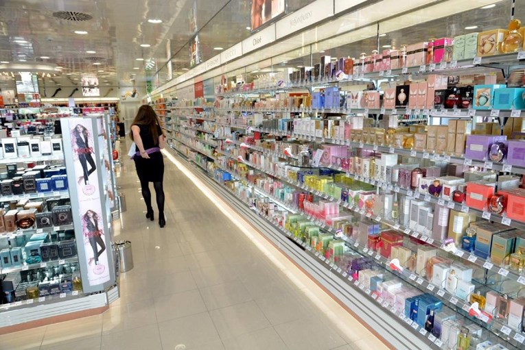 Roditelji natjerali djecu da kradu u shopping centru u Bjelovaru