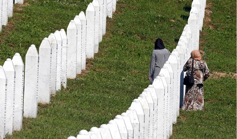 Nizozemci koji su za vrijeme pokolja bili u Srebrenici dobit će po 5000 eura