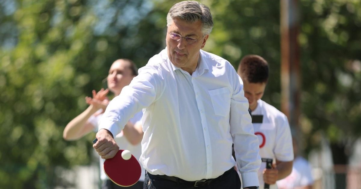 VIDEO Andrej Plenković zaigrao stolni tenis na Deflimpijskom danu u Zagrebu