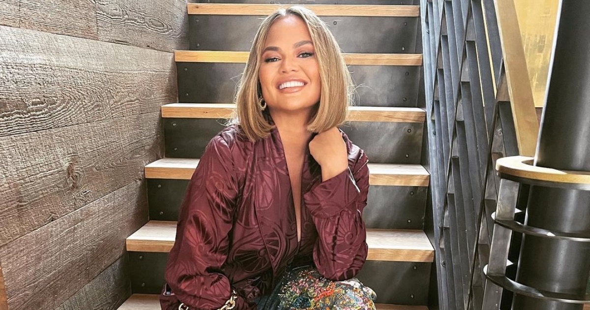 Chrissy Teigen transplantirala je obrve. Evo što trebate znati o tom zahvatu