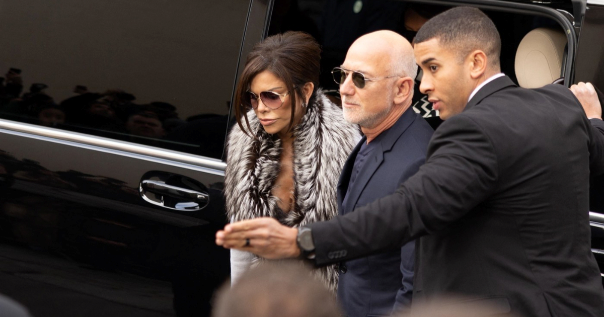 Neugodan trenutak u Parizu: Lauren Sanchez spotaknula se prije Diorove revije