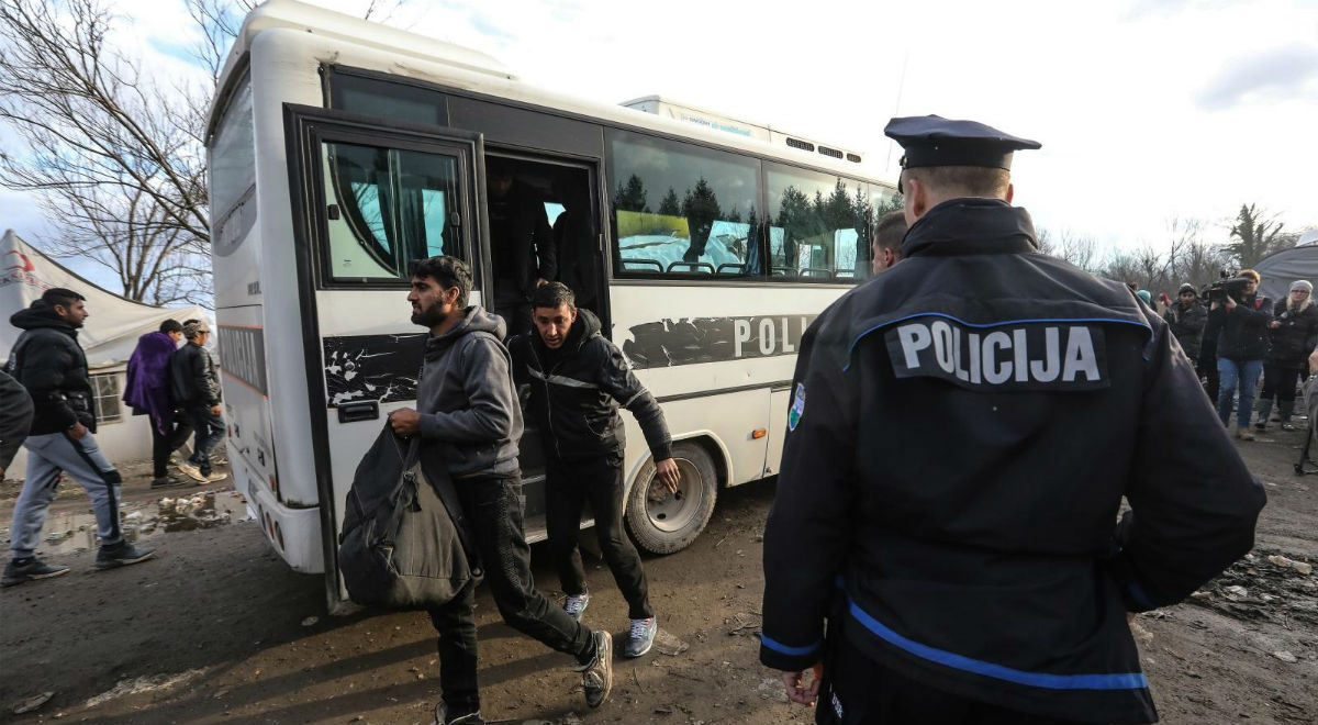 Migranti iz kampa Vučjak prevezeni u prihvatni centar kraj Sarajeva