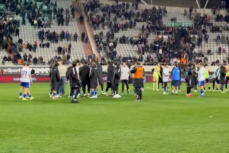 Pogledajte kako su navijači Hajduka pozdravili igrače nakon pobjede nad Rijekom