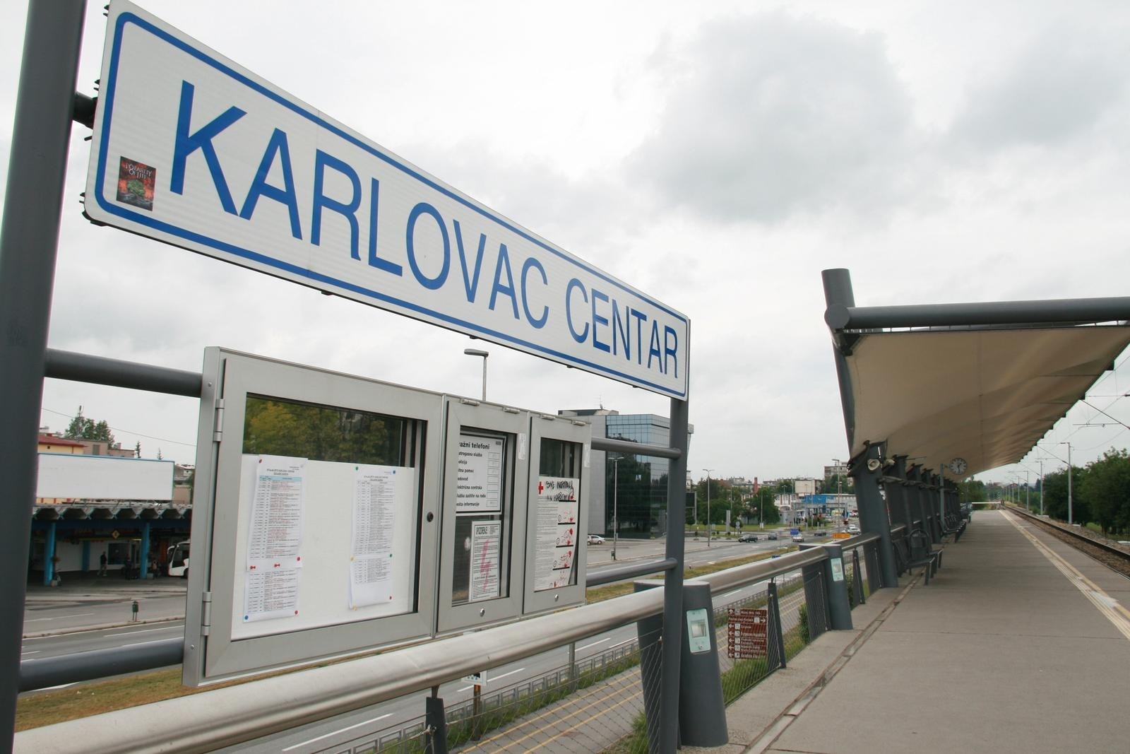 Dječak dignuo noge na sjedalo u vlaku HŽ-a. Rezultat - kašnjenje od sat vremena
