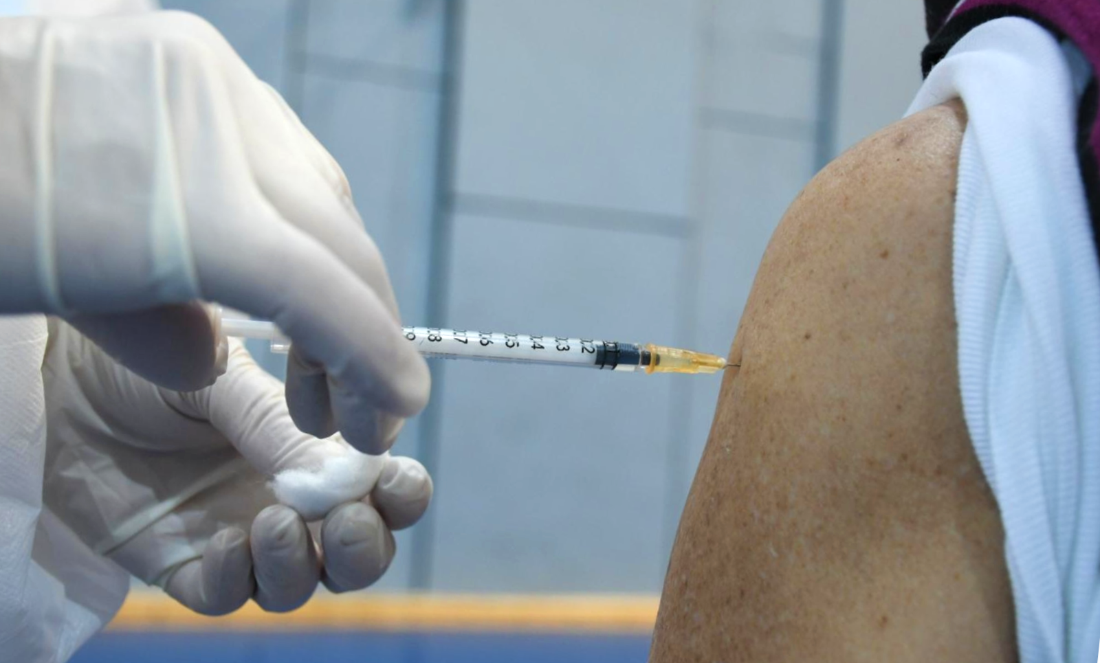 Starica u Slavoniji primila cjepivo, srušila se i umrla. HZJZ: Nije zbog cijepljenja