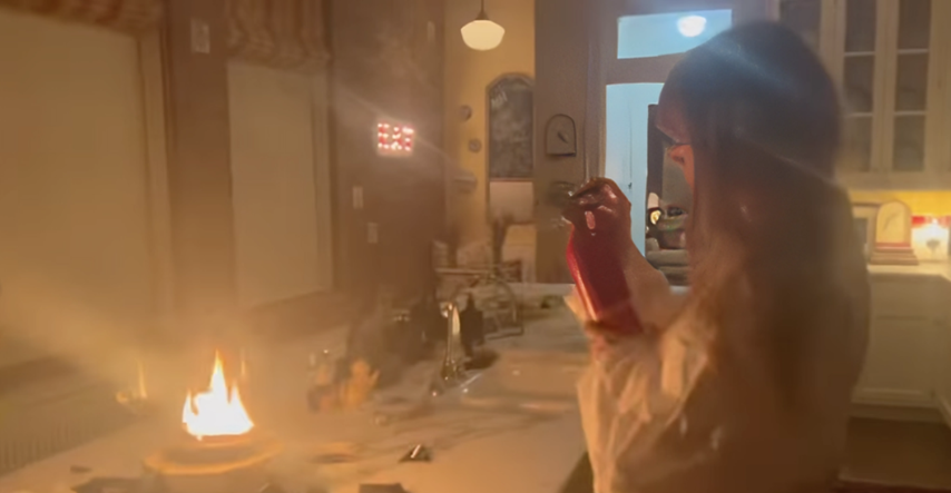 Osvanula snimka Taylor Swift kako gasi požar u svojoj kući: "Kako se ovim upravlja?"