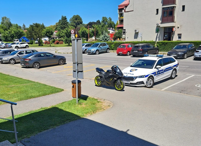 FOTO Mladić bježao policiji na motoru. Drugi dan ga parkirao kod policijske stanice